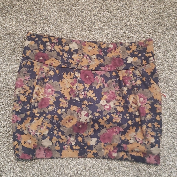Floral Mini Skirt - Picture 1 of 4